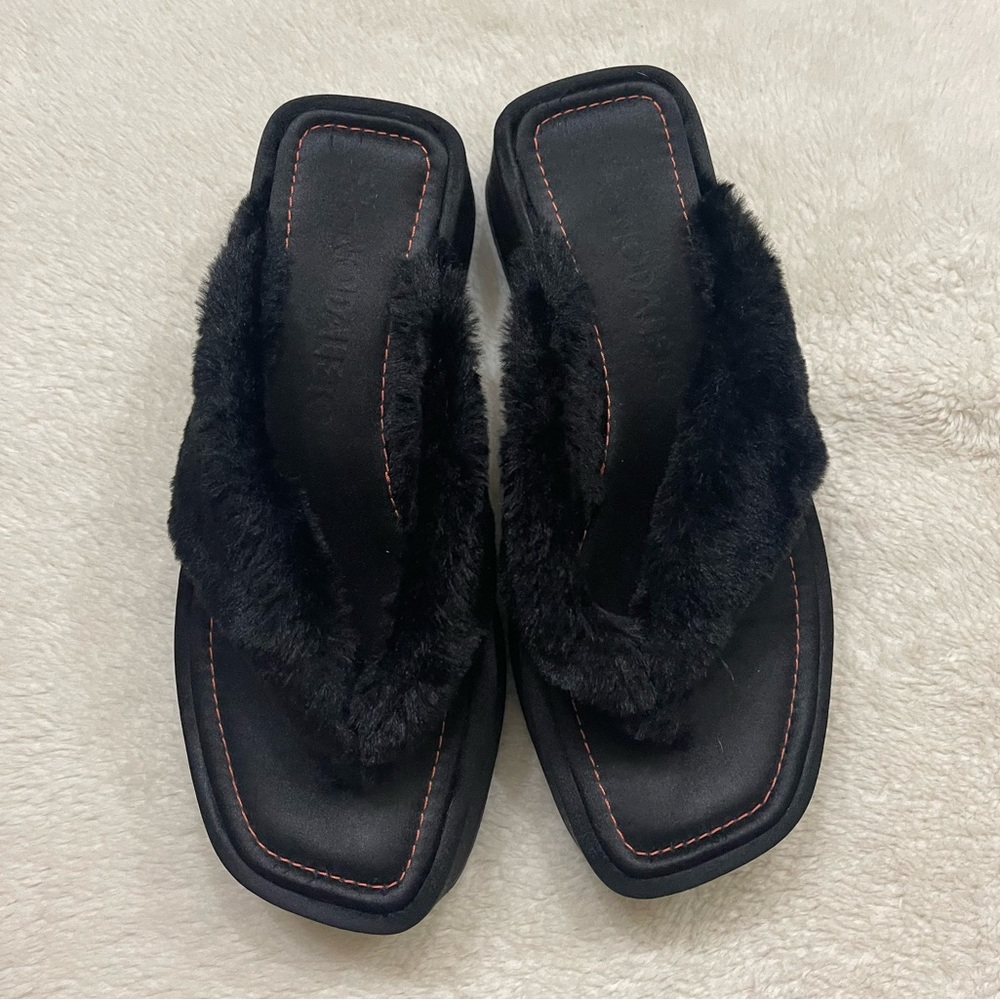 Nodaleto sandals